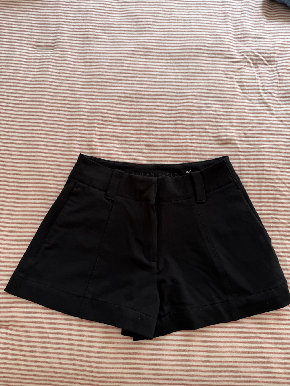 American Eagle Outfitters Black Women’s Mid-Rise Tailored Shorts
